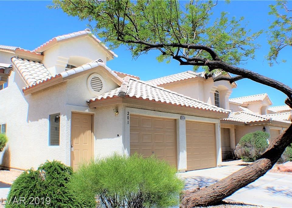 SENSATIONAL SUMMERHILLS CONDO NESTLED IN CENTENNIAL HILLS!