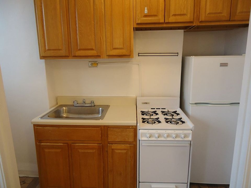 2nd image of 3216 Crescent St #1J