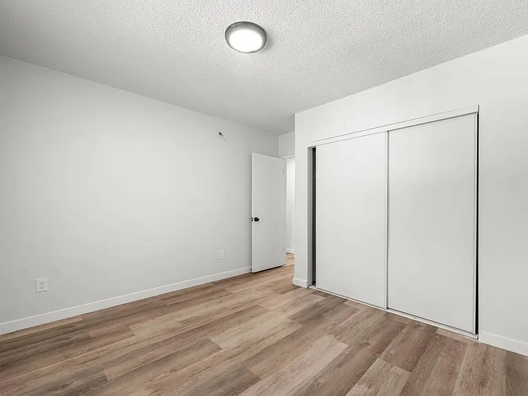 634 W 92nd St — Photo 31