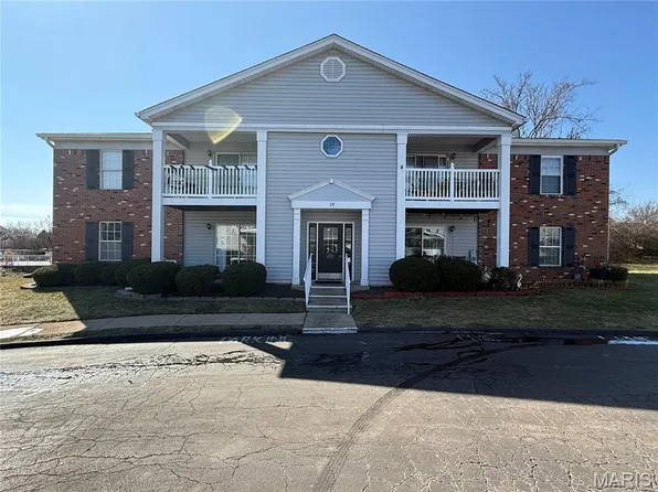 19 Berview Cir APT B, Saint Louis, MO 63129