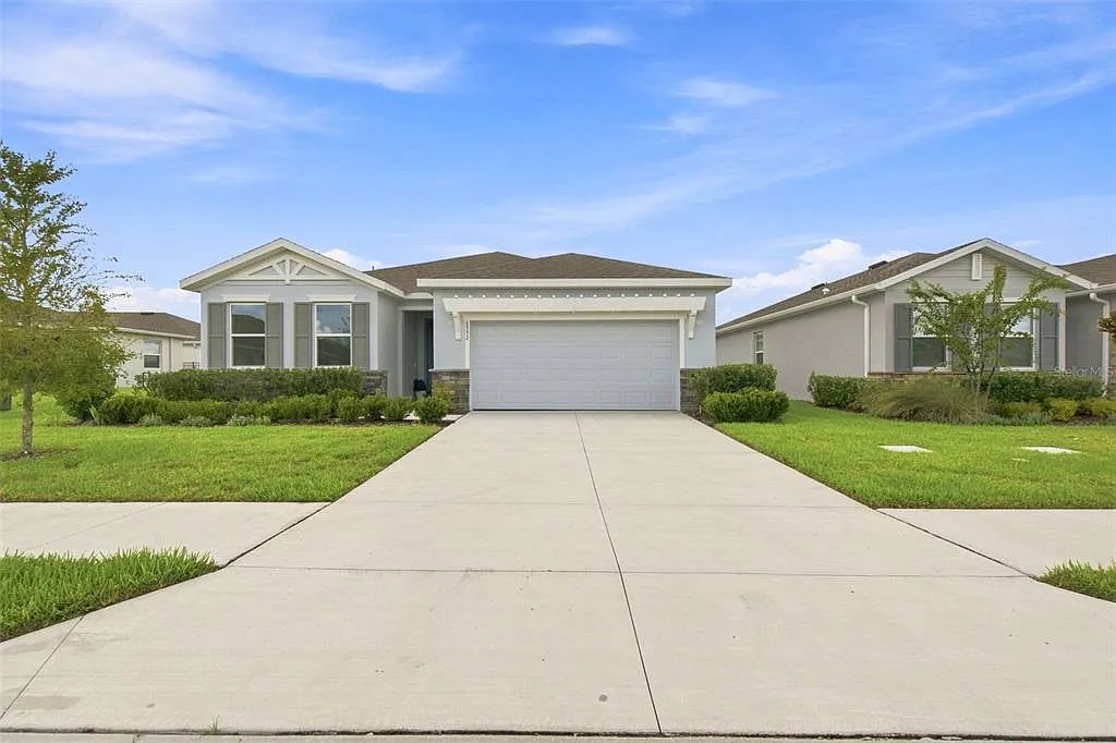 4 bed, 2.0 bath, 2031 sqft, $2,300 — Photo 1