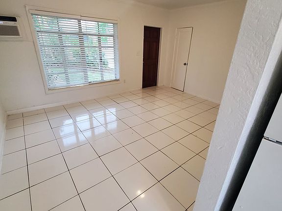 2nd image of 1735 Wiley St APT 4