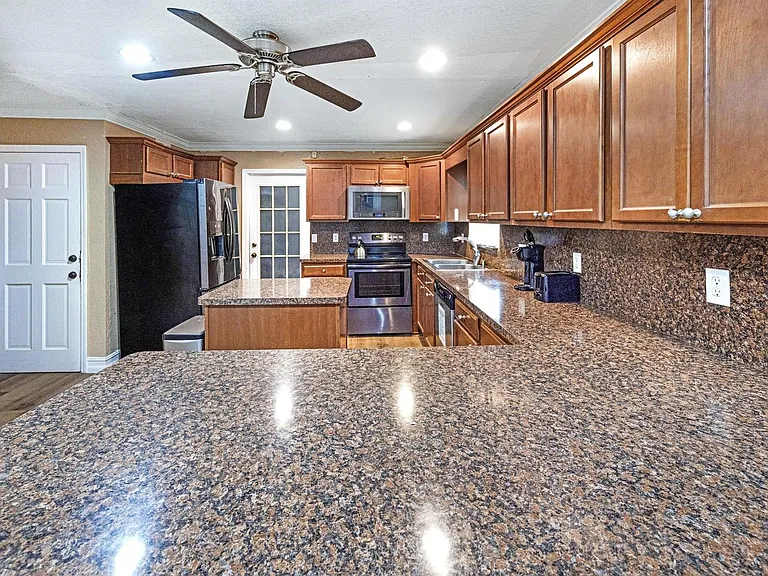 728 Saybrook Cir NW — Photo 18