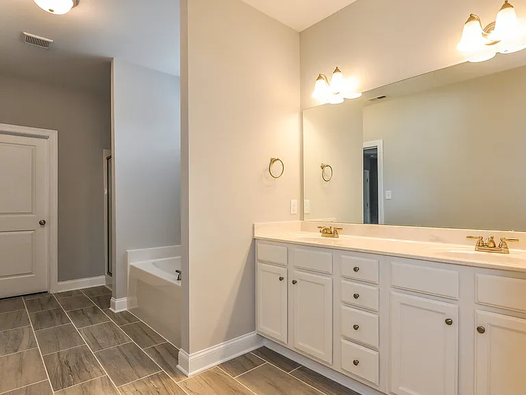 595 Airedale Trl — Photo 11
