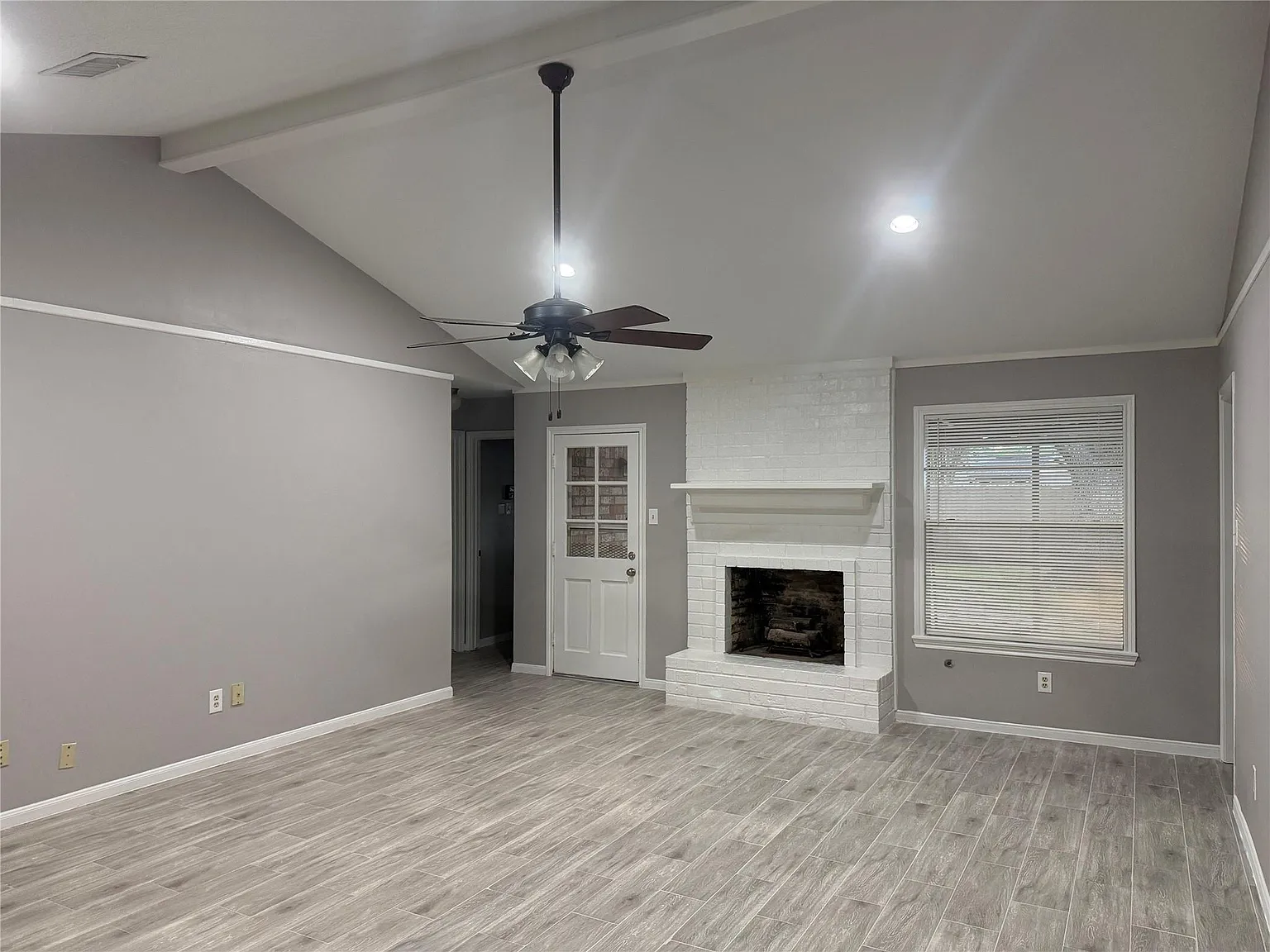 3 bed, 2.0 bath, 1702 sqft, $1,900 — Photo 3