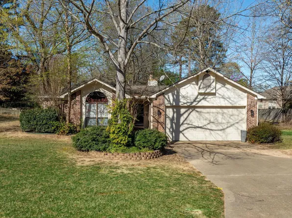 31 Danube Dr, Maumelle, AR 72113