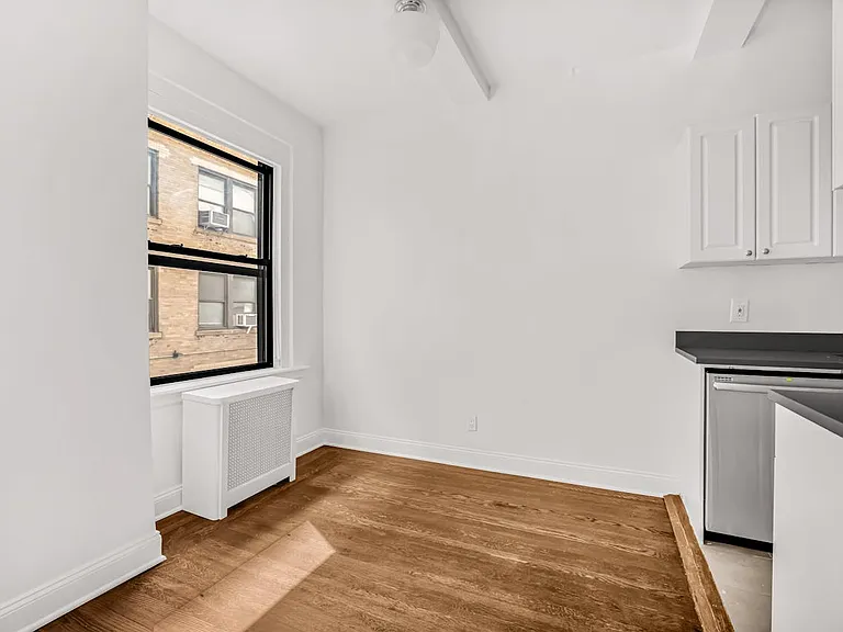 12 E 86th St #326 — Photo 5