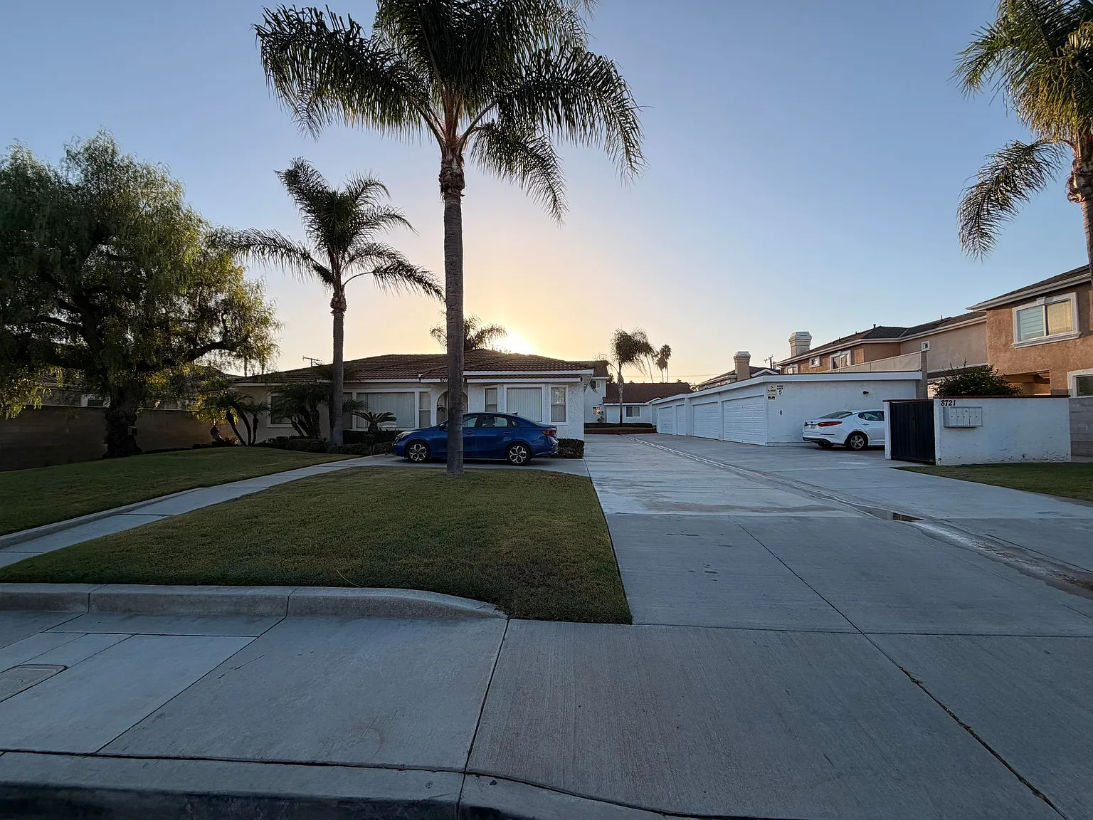 Completely Remodeled 2 Bed/2 Bath w/ Garage For Rent! — Photo 2