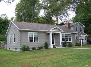 13 Fairview Ave, Trumbull, CT 06611