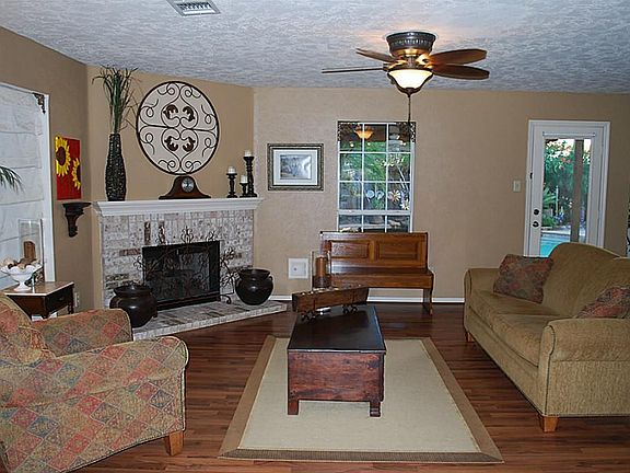 Family Room w/Laminate Wood Flooring