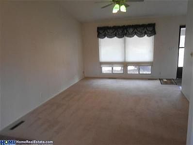 4th image of 1301 Lancaster Ln