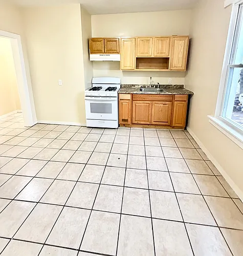 33 Dickerman St Photo 1