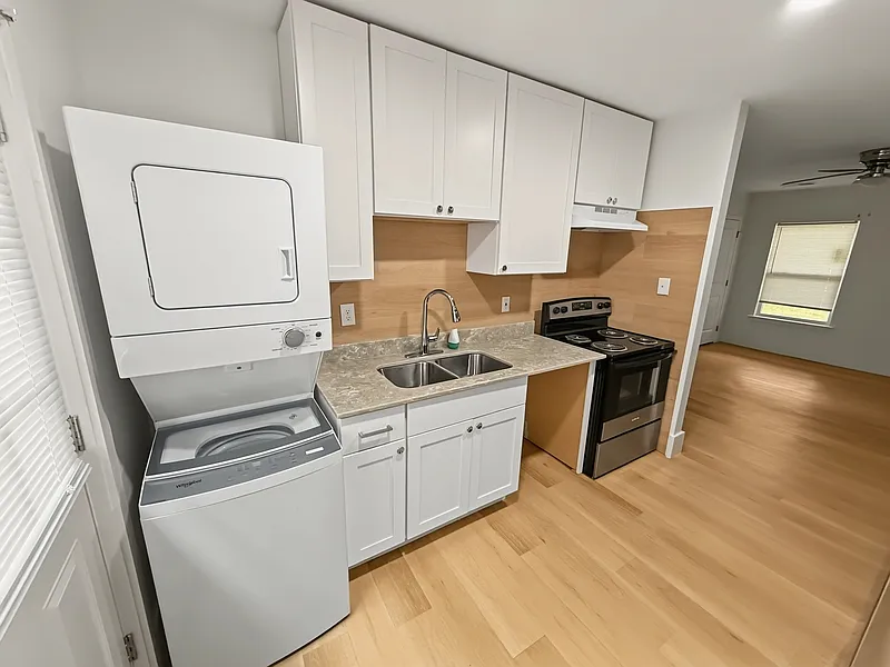 2 bed, 1.0 bath, 900 sqft, $895 — Photo 2