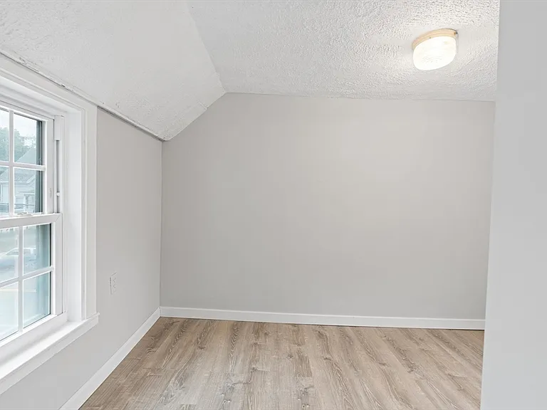 95B N Main St #B — Photo 25