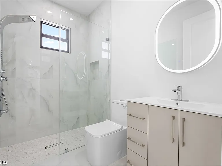 2517 24th St W — Photo 2