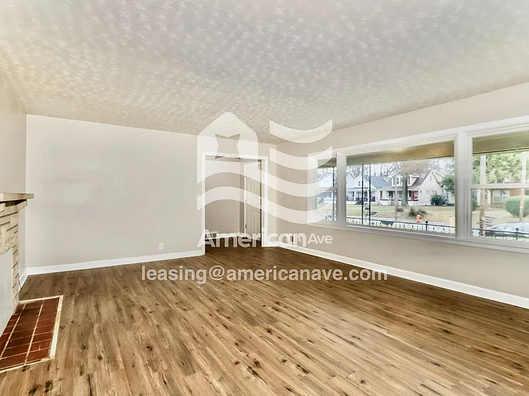 521926_006_wm_-_living_room_13601825.jpg