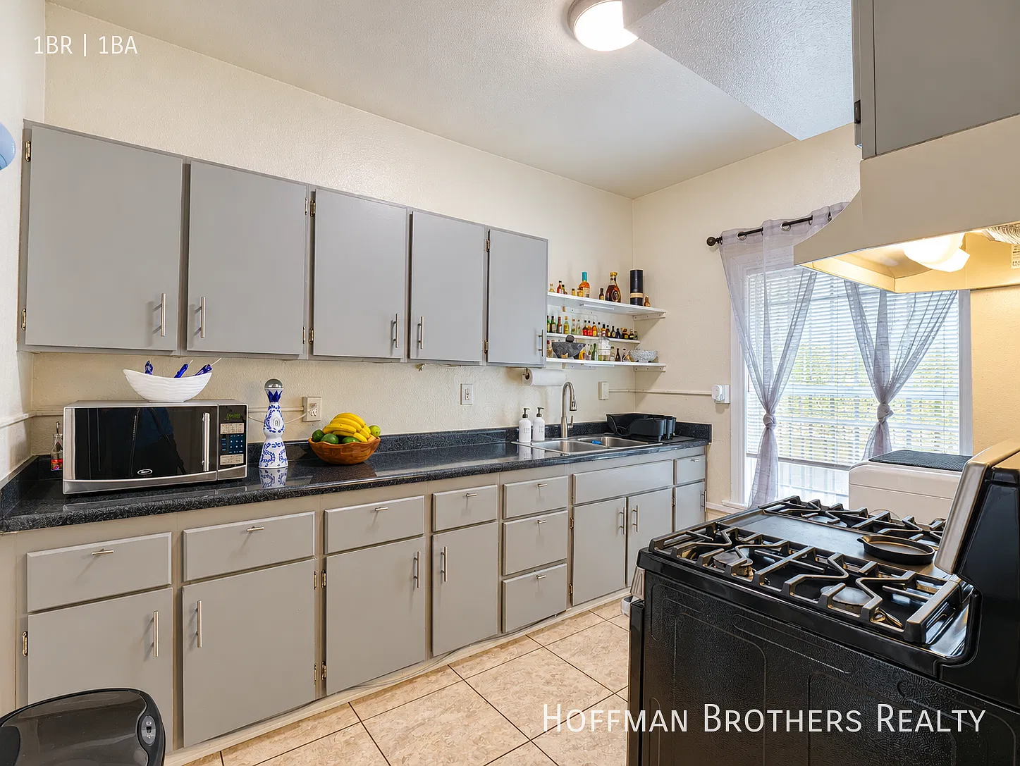 Renovated East Hollywood 1BR with Appliances, On-Site Laundry & Easy Metro Access! — Photo 2