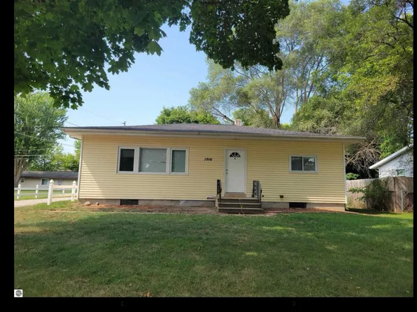 1916 Stockman Rd #B, Mount Pleasant, MI 48858