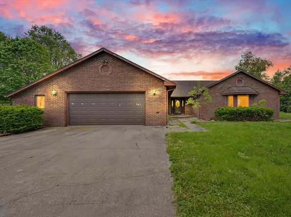 153 Lake Rd, Seymour, IL 61875