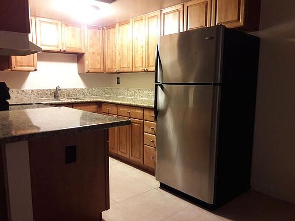 3rd image of 2705 NE 9th Ave APT 212