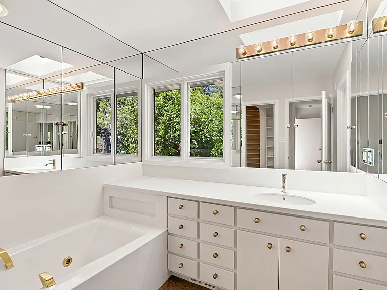 820 Eucalyptus Ave — Photo 46