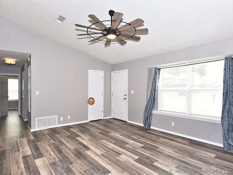 1339 E 138th Pl — Photo 4