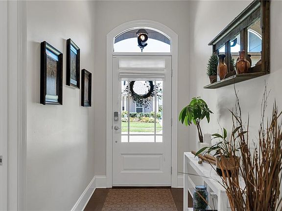 5th image of 9 Magnolia Pl