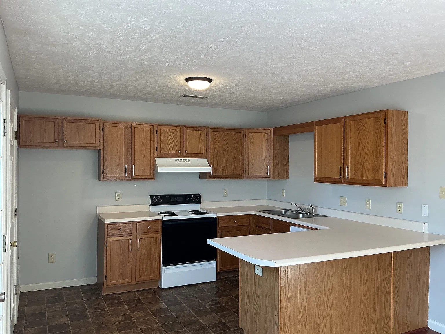 2 bed, 1.5 bath, 1112 sqft, $1,495 — Photo 2