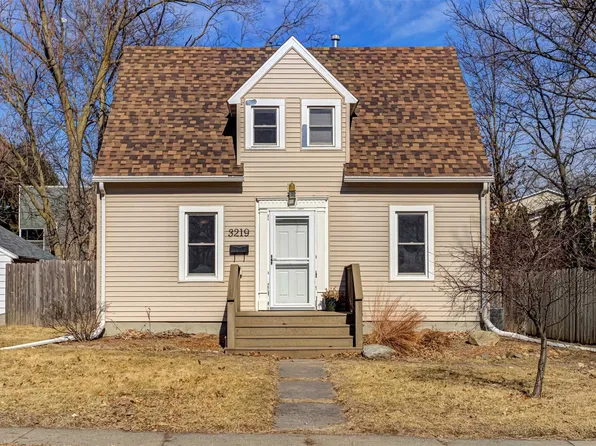 3219 Lettie St, Ames, IA 50014