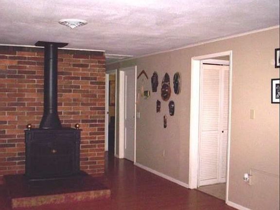 2nd image of 1023 Cedar Ave