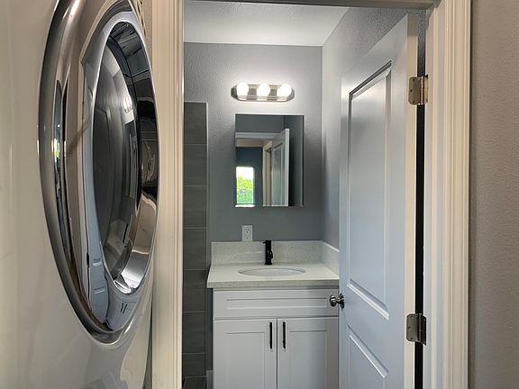 5th image of 979 W Hollyvale St #1/2