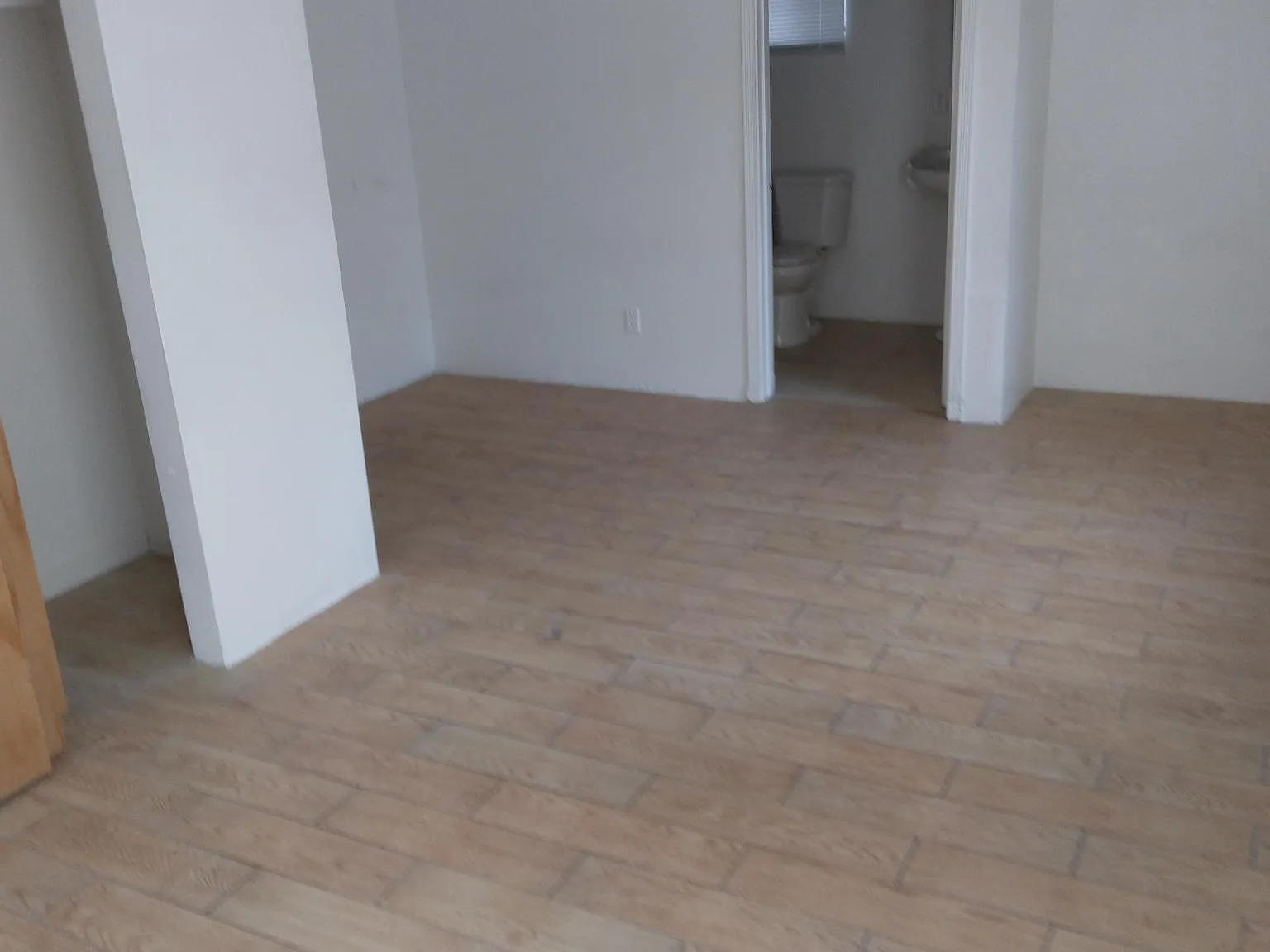 6 bed, 2.5 bath, 1500 sqft, $6,000 — Photo 3