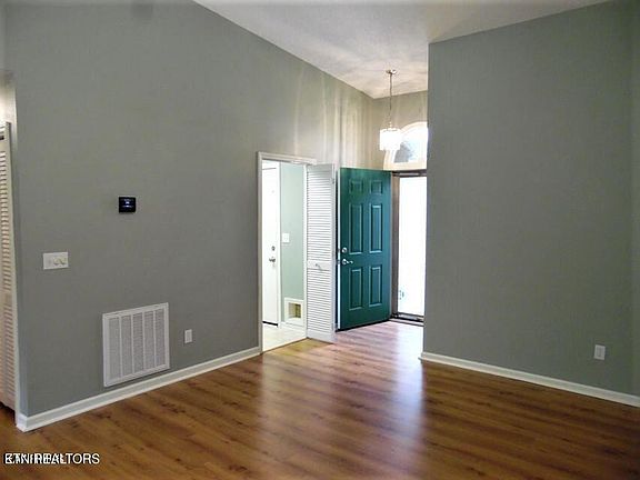 2nd image of 15 Charlton Ln