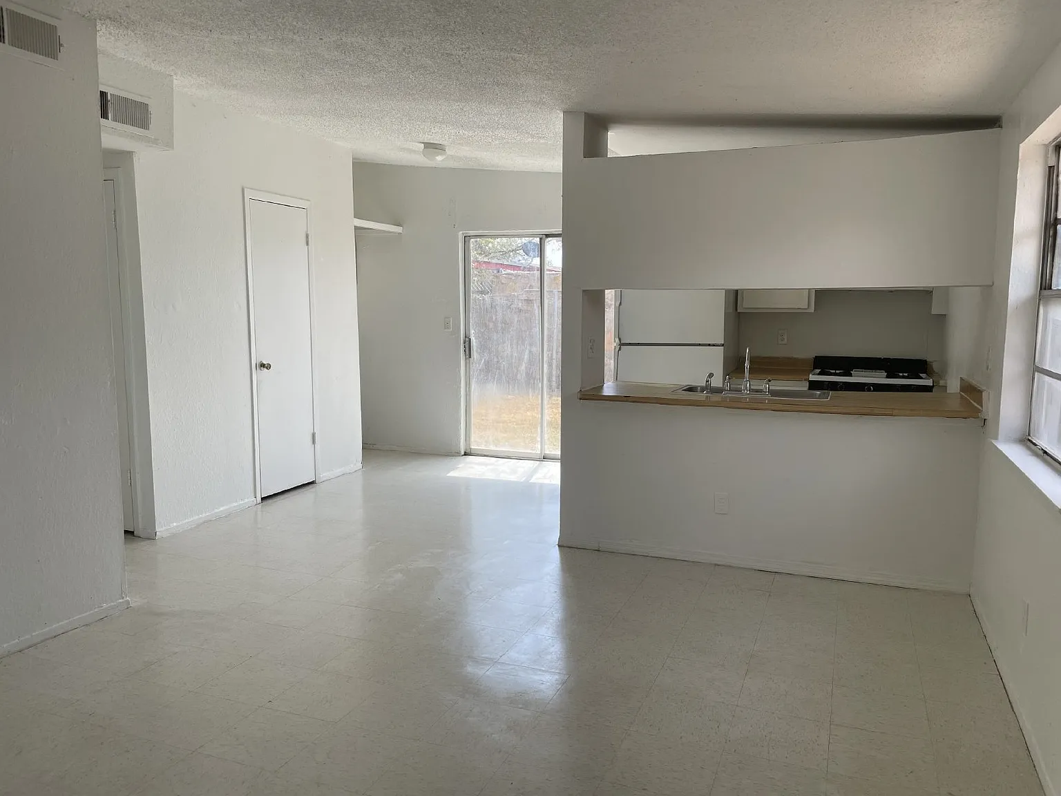 2 bed, 1.0 bath, 740 sqft, $850 — Photo 3