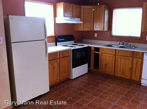 3rd image of 2211 W Spruce St