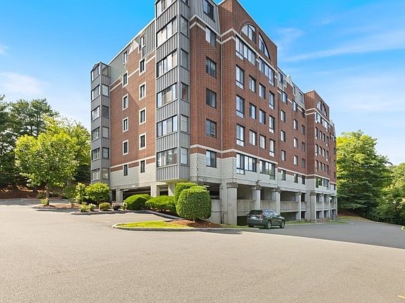 3rd image of 100 Ledgewood Dr APT 410