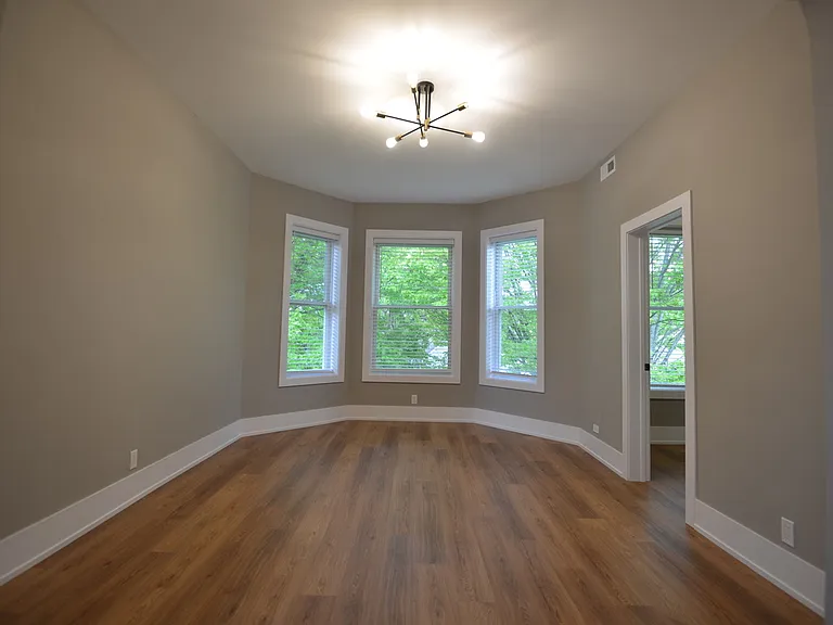 4113 N Damen — Photo 7
