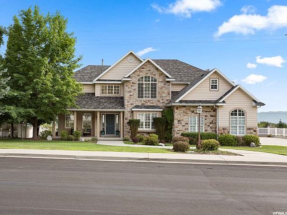 2nd image of 744 Sunrise Dr