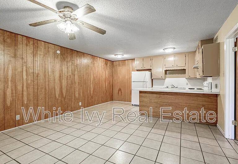 120 McAdams Ln #E — Photo 4