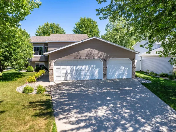 624 29th St N, Moorhead, MN 56560