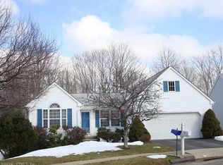 68 Mulberry Ln, Middletown, CT 06457