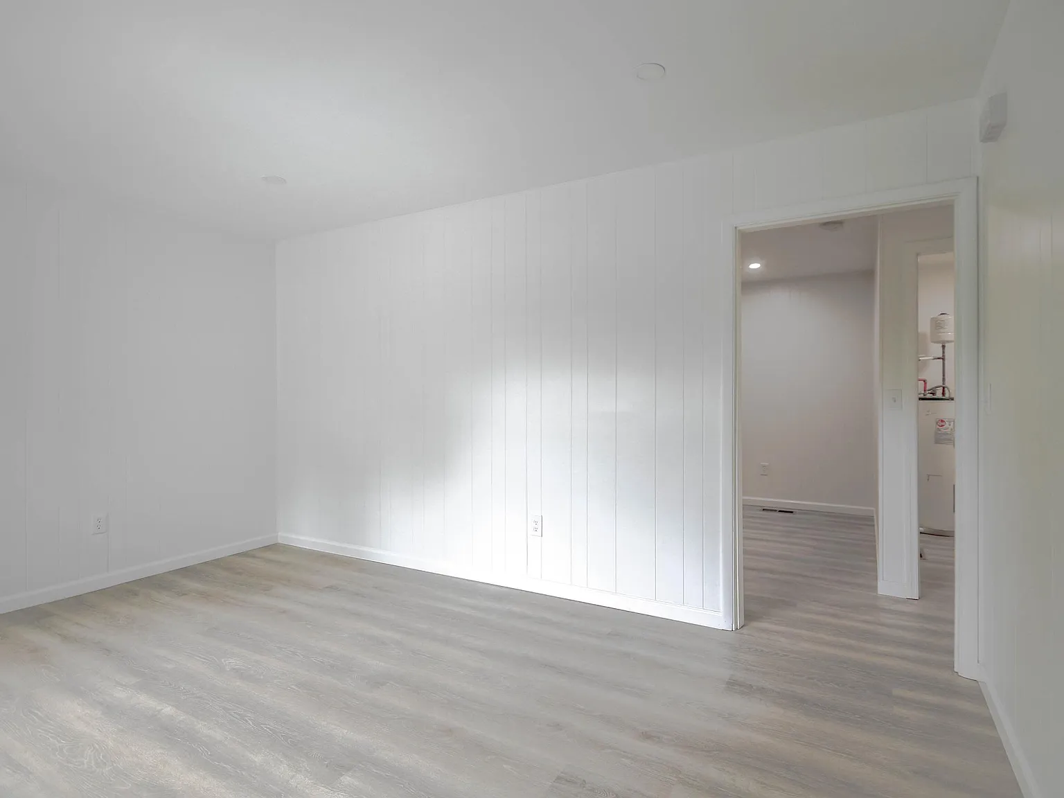 3 bed, 960 sqft, $1,300 — Photo 2