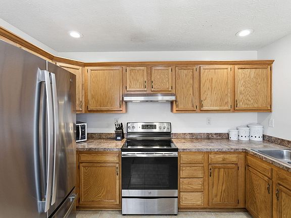 4th image of 301 Harlan Dr