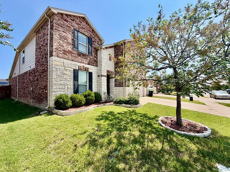 3105 Montserrat Creek Dr — Photo 3