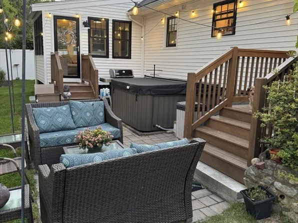 31 McKenney Cir, Andover, MA 01810