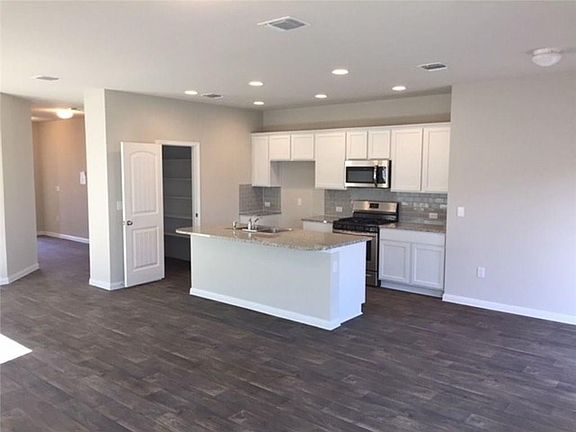 4th image of 116 Cranbrook Ln