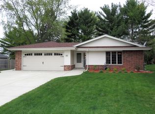 717 Anton Rd, Hartland, WI 53029