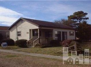 106 S 3rd St, Carolina Beach, NC 28428