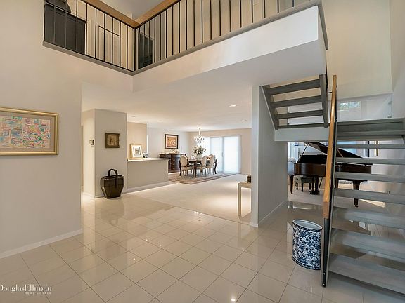 4th image of 322 Doral Ct