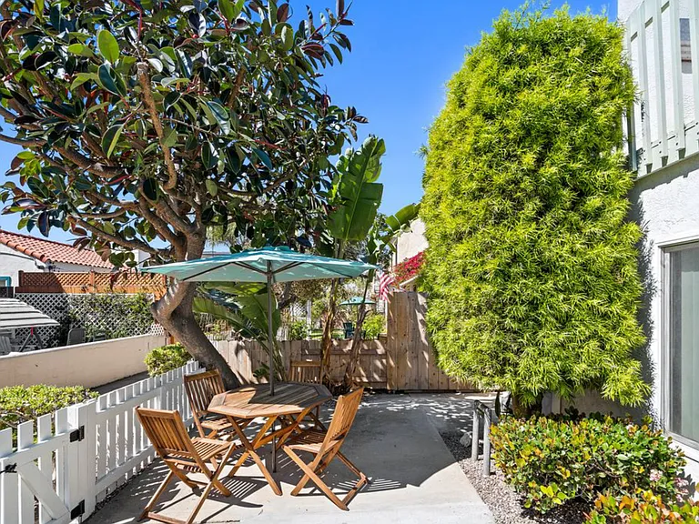 830 Jamaica Ct — Photo 3